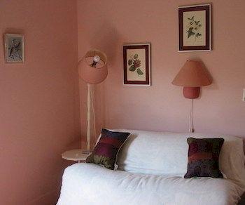 Cadboro Bay Bed & Breakfast Виктория Екстериор снимка