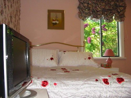 Cadboro Bay Bed & Breakfast Виктория Екстериор снимка